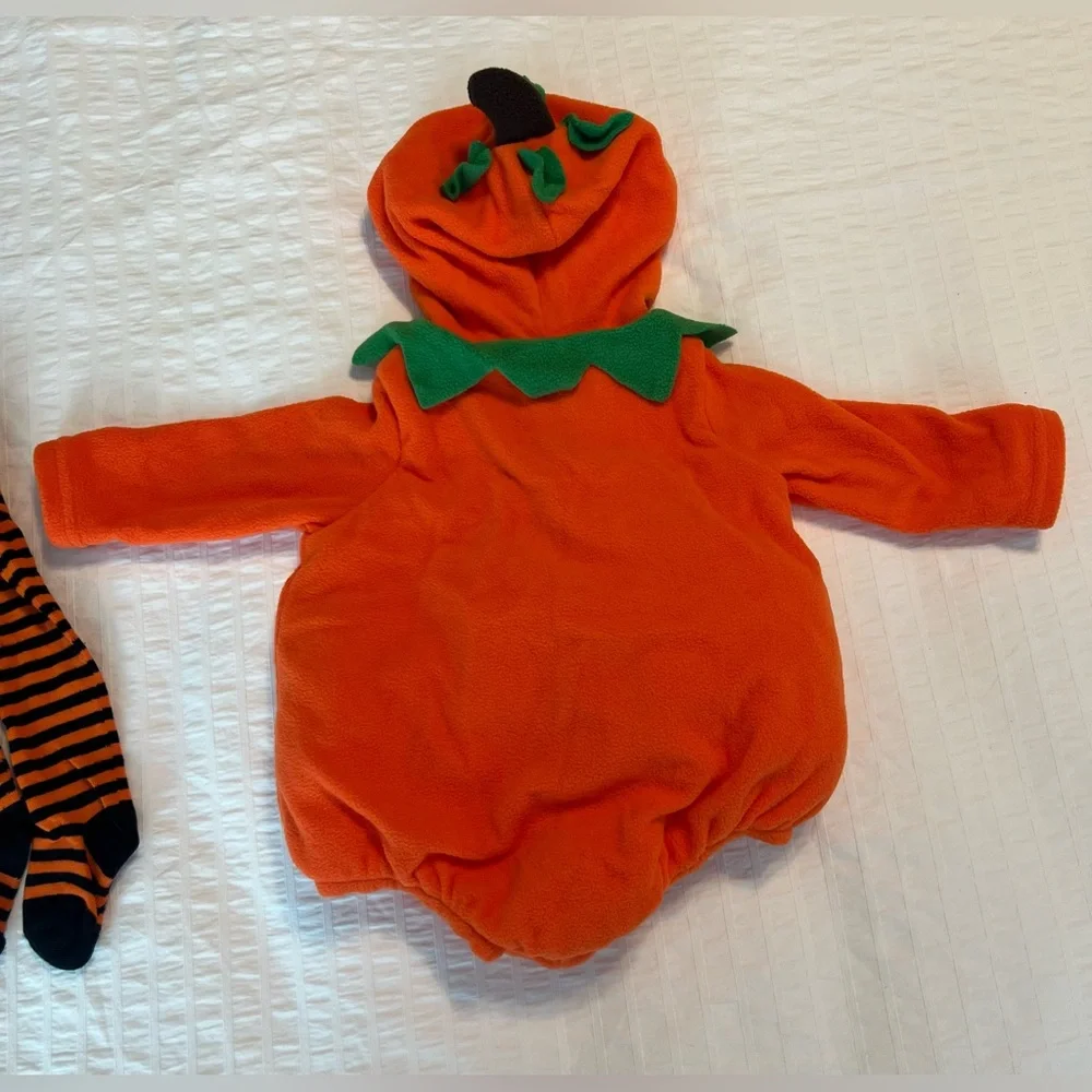 Baby winter Halloween pumpkin costume with striped socks - 6-9 months